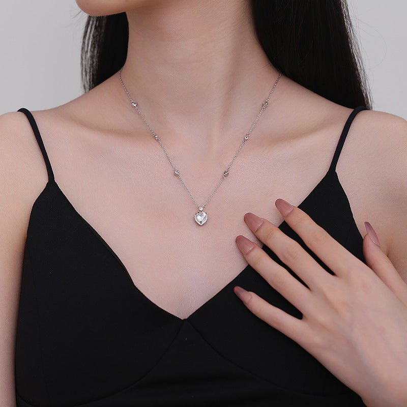 Heart Pendant Clavicle Chain Necklace – Light Luxury Everyday Wear